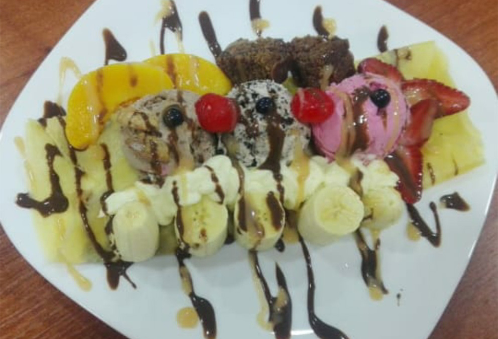 Banana Crepe Frutas y Waffles